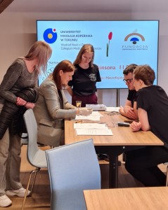 Światowy Dzień Choroby Parkinsona. Kliknij, aby powiększyć zdjęcie.